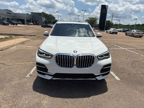 Used 2022 BMW X5 xDrive40i w/ Luxury Seating Package AWD/4WD image 2