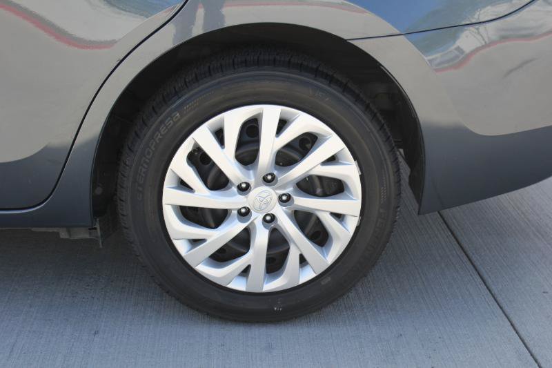 Used 2017 Toyota Corolla LE w/ Carpet Mat Package (TMS) FWD image 35
