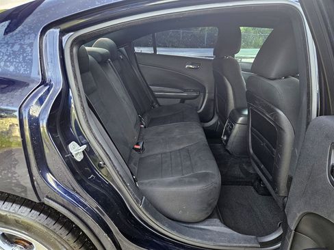 Used 2012 Dodge Charger SE w/ Sport Appearance Group image 9