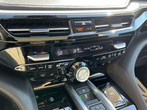 Used 2023 Acura MDX SH-AWD w/ Technology Package image 32