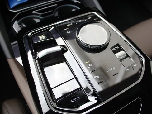 New 2025 BMW 530i xDrive w/ M Sport Package image 9