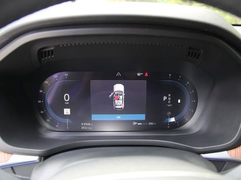 Used 2023 Volvo XC60 B5 Plus w/ Protection Package Premier image 19