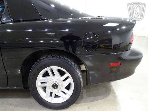 Used 1995 Chevrolet Camaro Z28 image 32