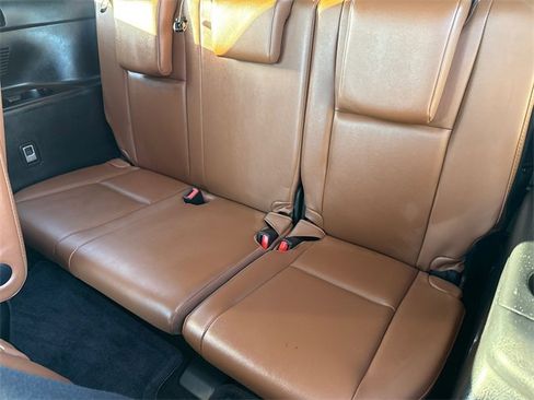 Used 2019 Toyota Highlander Limited image 18