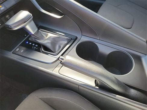 Used 2025 Hyundai Elantra Sport image 14