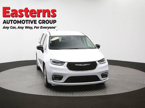 Used 2024 Chrysler Pacifica Touring-L FWD image 52