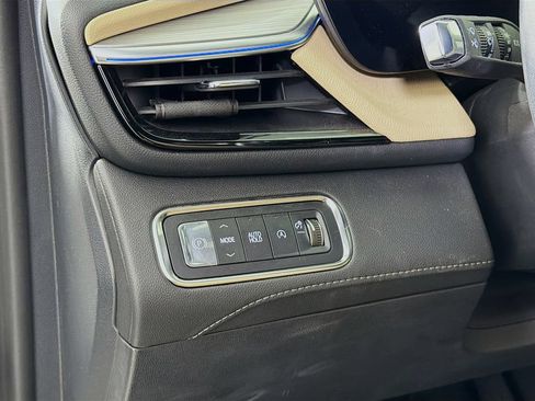 Used 2025 Buick Enclave Preferred FWD image 11
