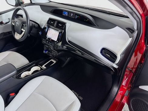 Used 2016 Toyota Prius Four Touring w/ Premium Convenience Package image 29