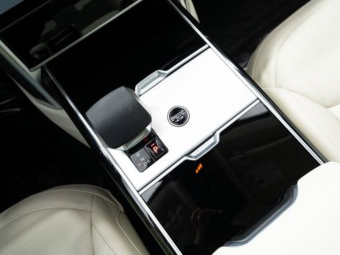 Used 2025 Land Rover Range Rover SE image 34