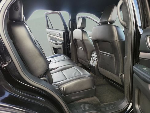 Used 2018 Ford Explorer XLT image 15