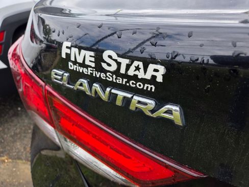 Used 2015 Hyundai Elantra Limited image 8