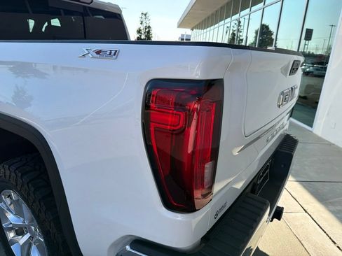 Used 2022 GMC Sierra 1500 SLT w/ SLT Premium Plus Package AWD/4WD image 15