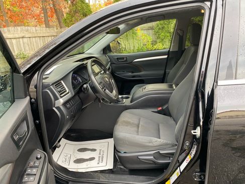 Used 2019 Toyota Highlander LE image 9