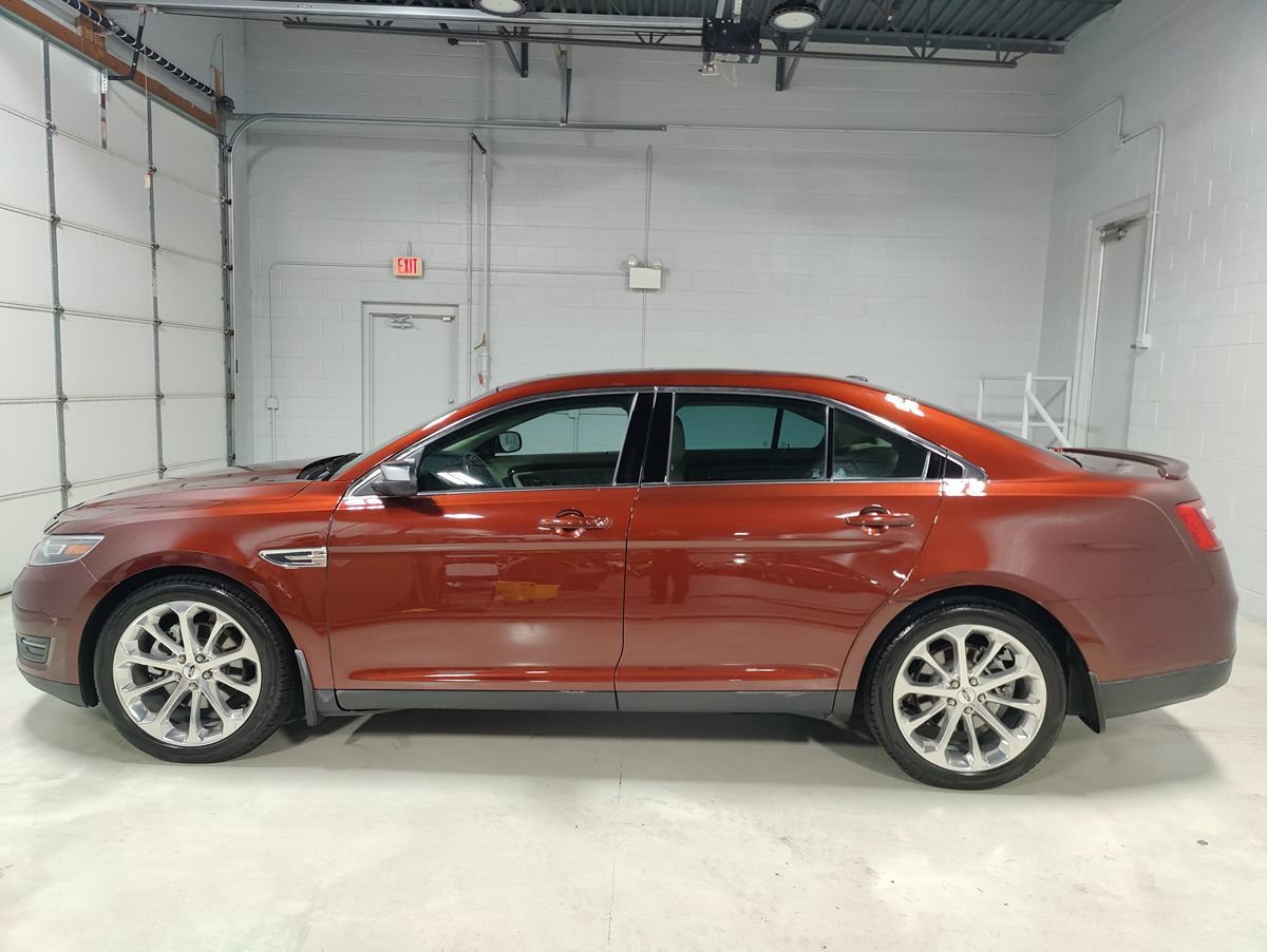 Used 2015 Ford Taurus Limited w/ Equipment Group 301A AWD/4WD image 18