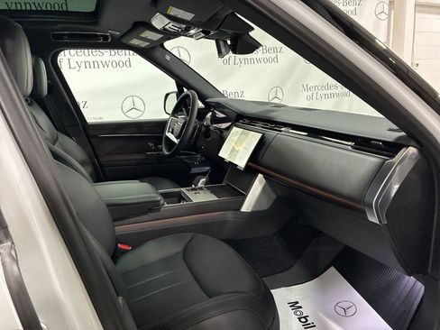 Used 2025 Land Rover Range Rover SE AWD/4WD image 28