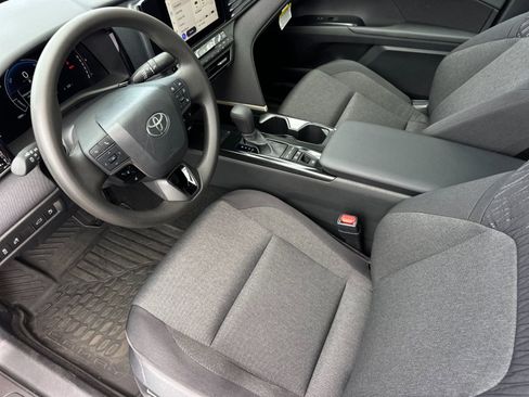 Used 2025 Toyota Camry LE w/ Convenience Package FWD image 10