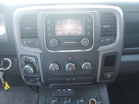 Used 2022 RAM 1500 4x4 Crew Cab Classic w/ Chrome Appearance Group image 21