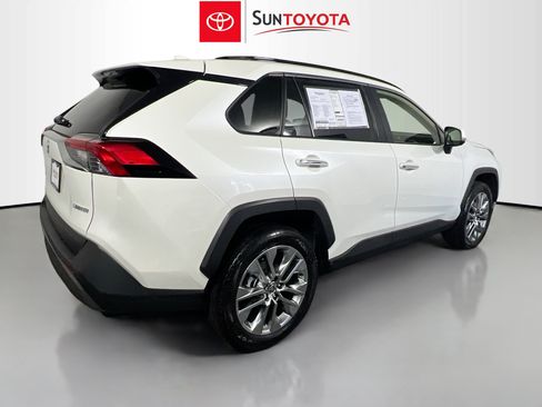 Used 2020 Toyota RAV4 Limited FWD image 4