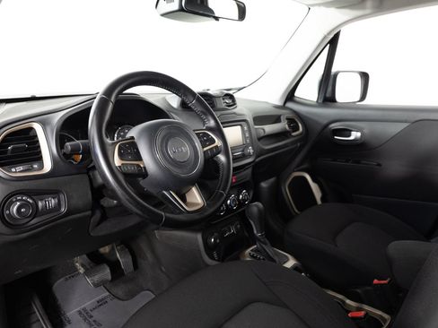 Used 2017 Jeep Renegade Latitude w/ Trailer Tow Group AWD/4WD image 13