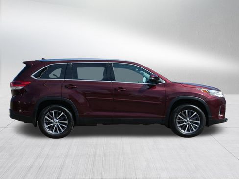 Used 2019 Toyota Highlander XLE w/ Protection Package #3 AWD/4WD image 8