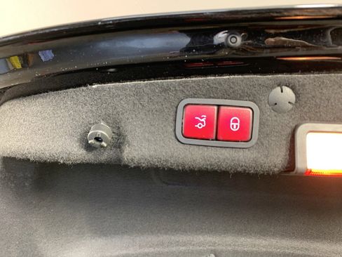 Used 2020 Mercedes-Benz C 300 Sedan image 38