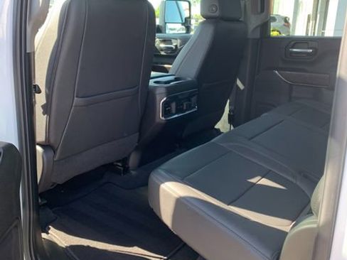 Used 2022 GMC Sierra 3500 SLT w/ SLT Preferred Package AWD/4WD image 17