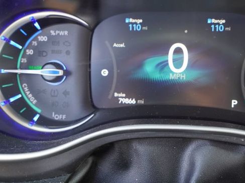Used 2022 Chrysler Pacifica Touring-L w/ Uconnect Theater Family Group FWD image 8