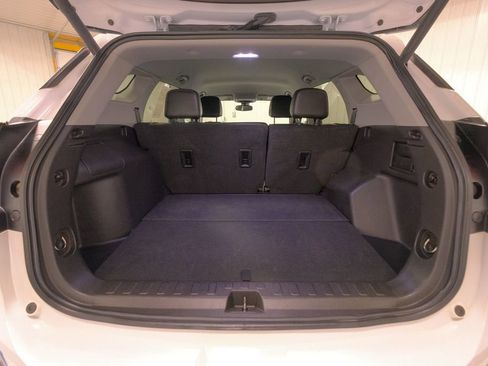 Used 2024 GMC Terrain SLT image 23