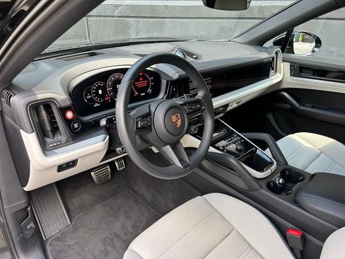 Certified 2025 Porsche Cayenne S AWD/4WD image 19