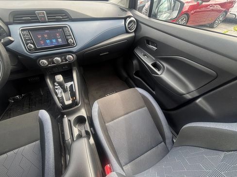 Used 2025 Nissan Versa SV FWD image 34