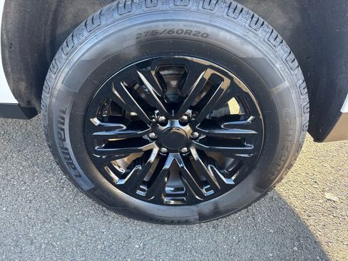 Certified 2022 GMC Yukon XL SLT w/ SLT Luxury Package image 9