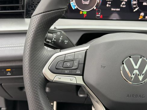 New 2026 Volkswagen Tiguan SE R-Line FWD image 25