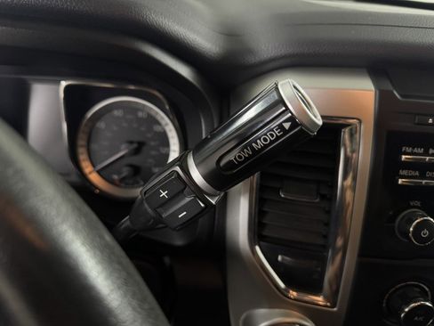 Used 2017 Nissan Titan SV image 59