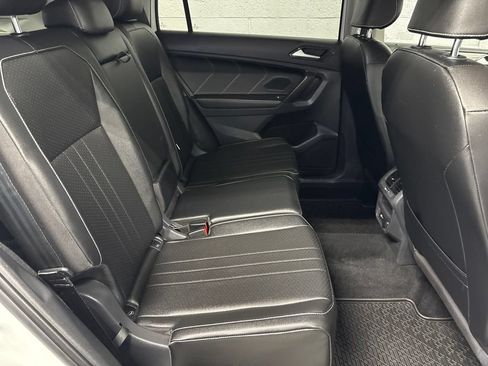 Used 2022 Volkswagen Tiguan SE AWD/4WD image 9