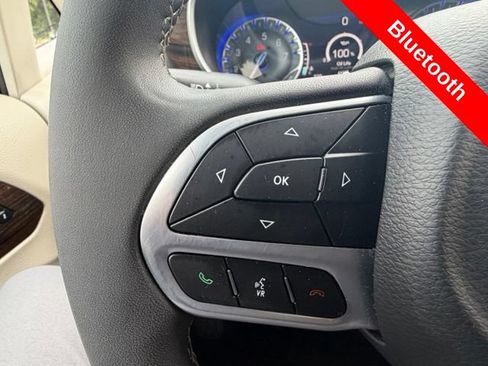 Used 2023 Chrysler Pacifica Limited FWD image 43