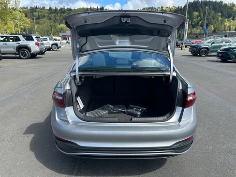 Used 2024 Volkswagen Jetta Sport image 11