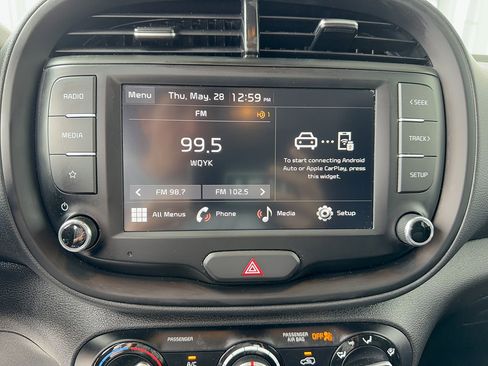 Used 2025 Kia Soul LX w/ LX Technology Package FWD image 17