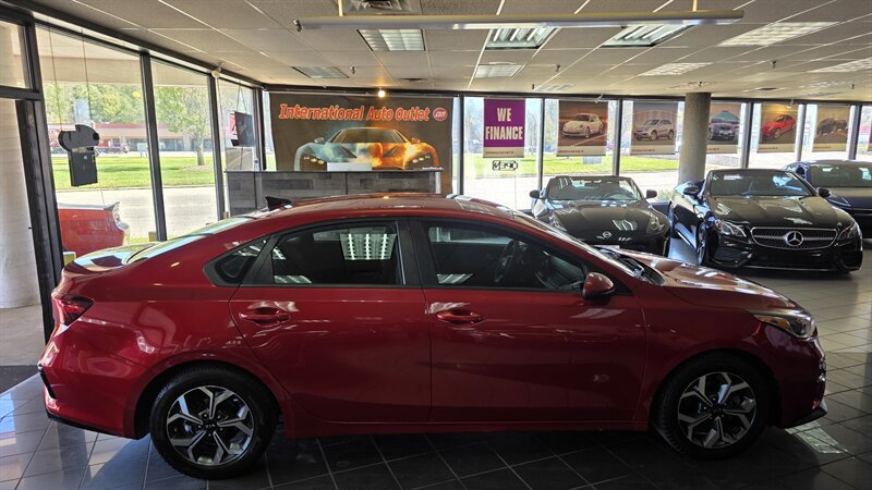 Used 2019 Kia Forte LXS FWD image 5