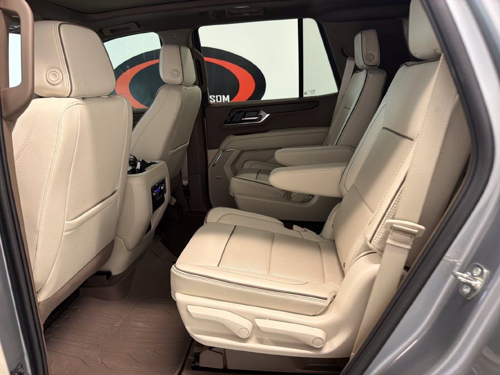 Used 2025 GMC Yukon Denali w/ Sun & Power Step Package RWD image 15