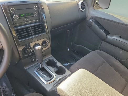Used 2010 Ford Explorer Sport Trac XLT image 5