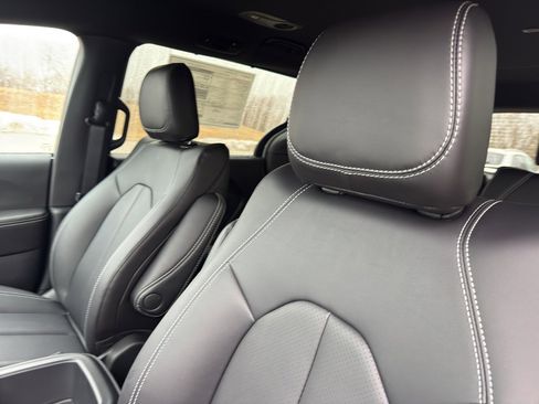 New 2026 Chrysler Pacifica Select FWD image 27