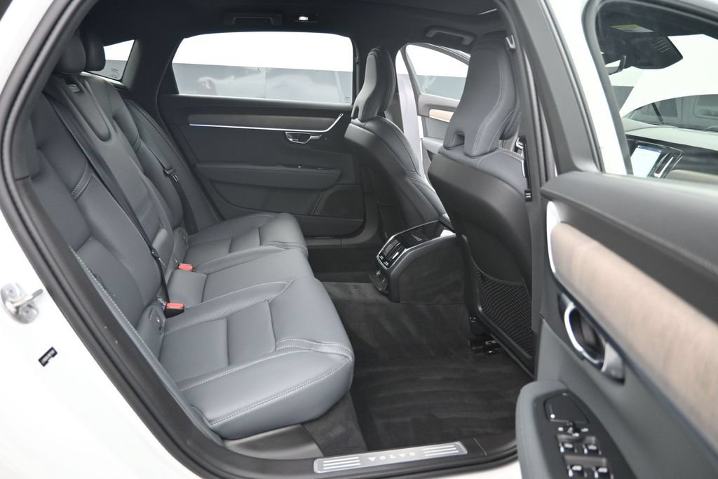 Certified 2022 Volvo S90 B6 Inscription w/ Advanced Package AWD/4WD image 16