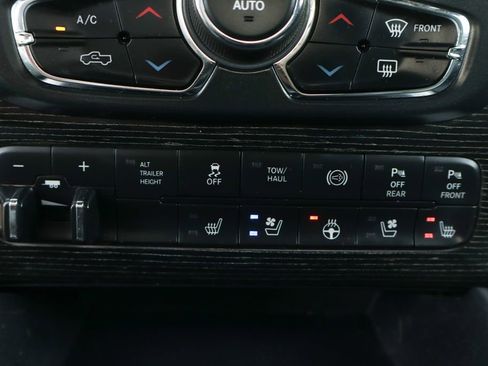 Used 2017 RAM 2500 Limited image 40