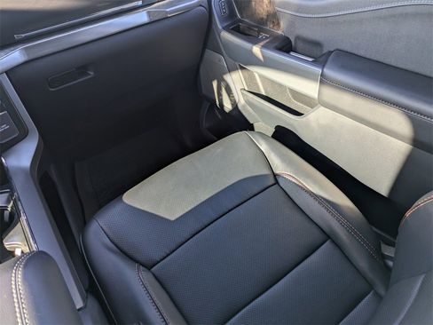 Used 2023 Ford F150 Lariat w/ Trailer Tow Package image 19