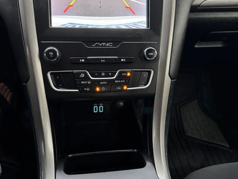 Used 2020 Ford Fusion SE FWD image 15