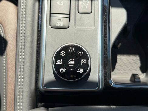 New 2026 Nissan Pathfinder Platinum AWD/4WD image 31