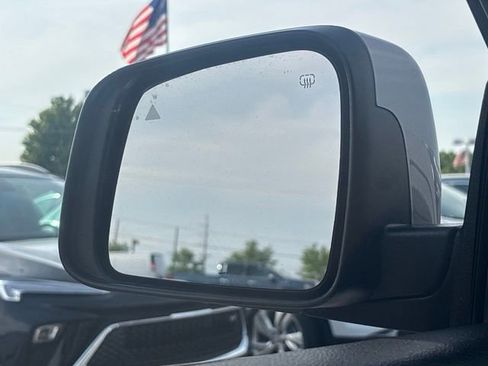 Used 2019 Jeep Grand Cherokee Altitude AWD/4WD image 31