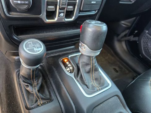 Used 2021 Jeep Wrangler Unlimited Sahara AWD/4WD image 17
