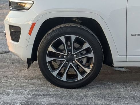 Used 2023 Jeep Grand Cherokee L Overland w/ Luxury Tech Group IV image 7