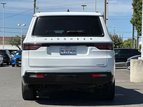 Certified 2024 Jeep Wagoneer L Series II w/ Flexible Seating Group RWD image 5
